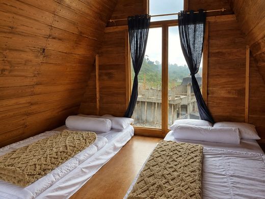 Oemar Cabin Dieng 5