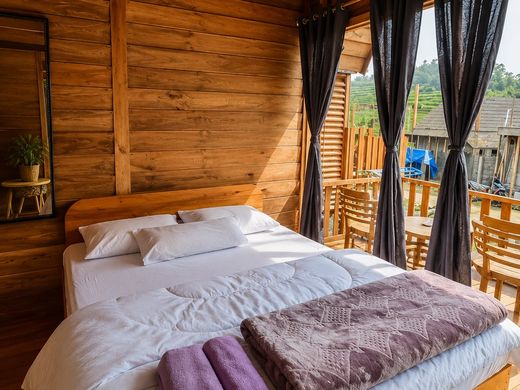 Oemar Cabin Dieng 1