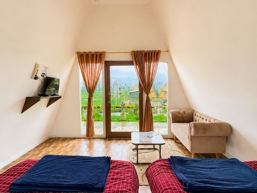 Salju Cottage bawah 2