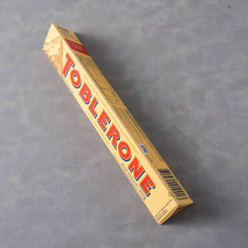 Пирамида из упаковок Toblerone