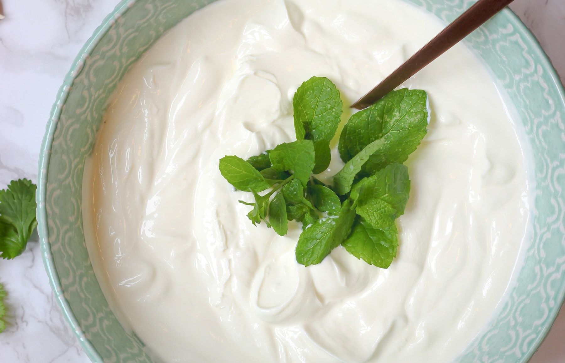 Ini 6 Perbedaan Greek Yoghurt dan Yoghurt Biasa yang Perlu Kamu Tahu