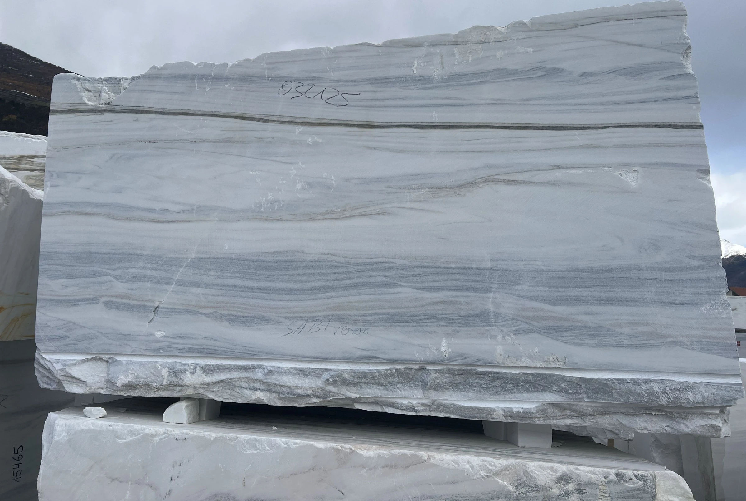 Individual Marble Block Manufacturer Strong Veining