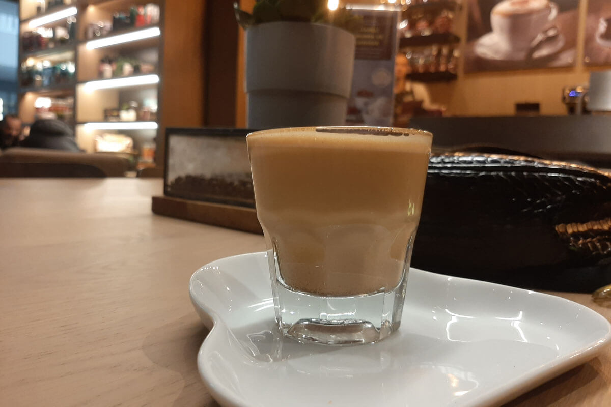 Featured image for: Cortado koffie, een balans van espresso en melk