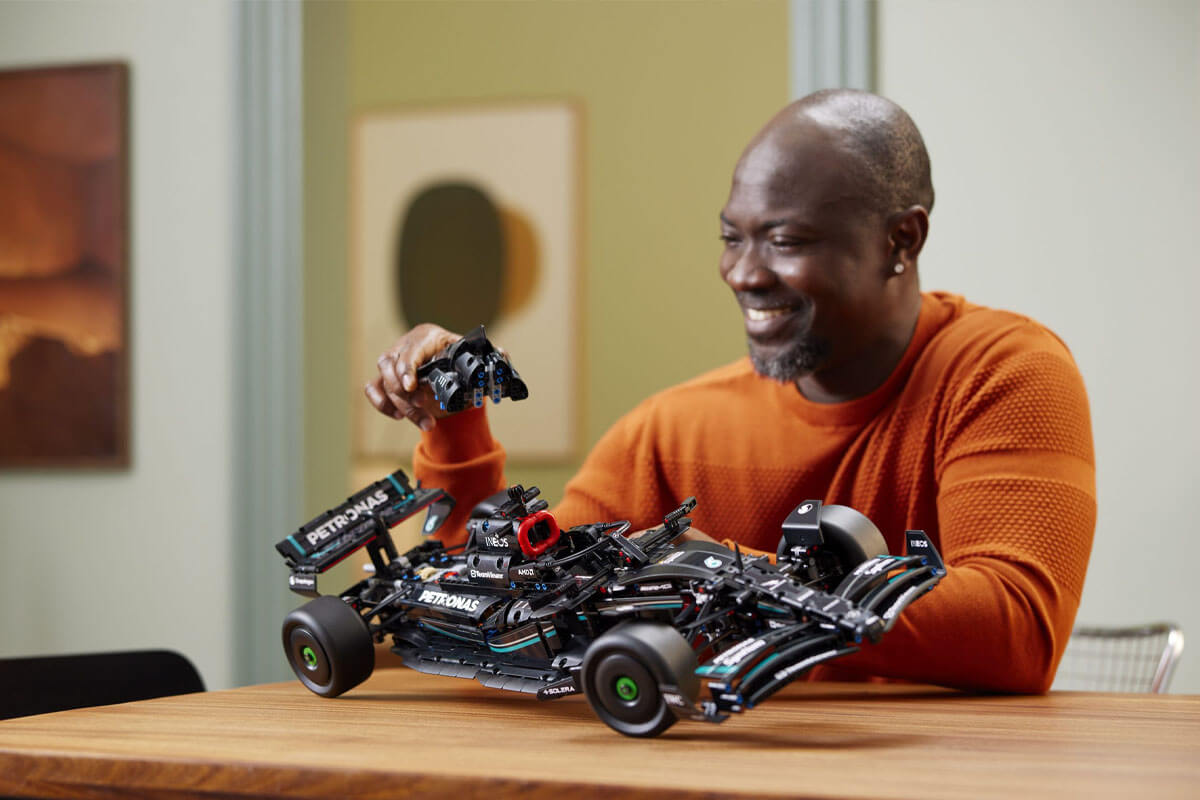 Featured image for: LEGO set uitgelicht: Mercedes-AMG F1 W14 E Performance