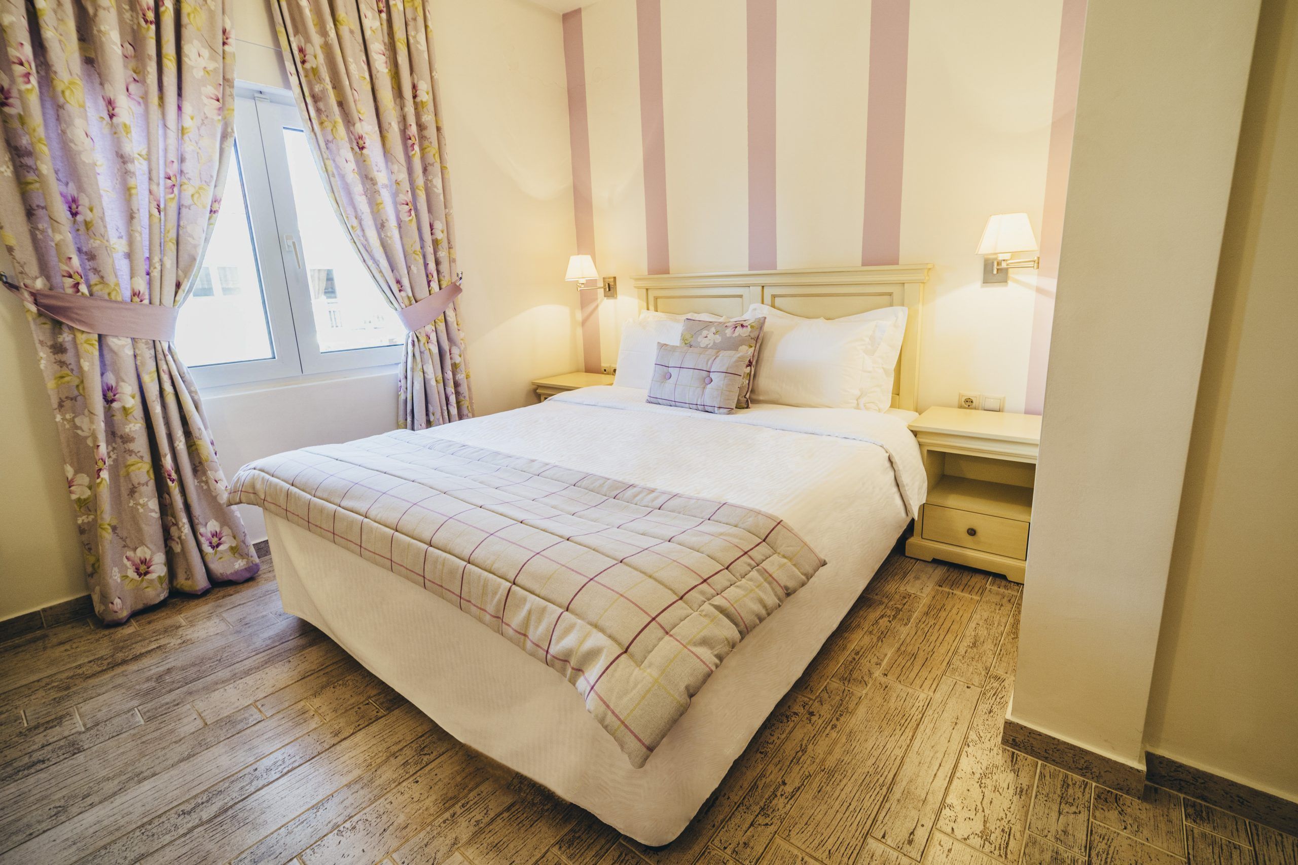 Deluxe μωβ δωμάτιο