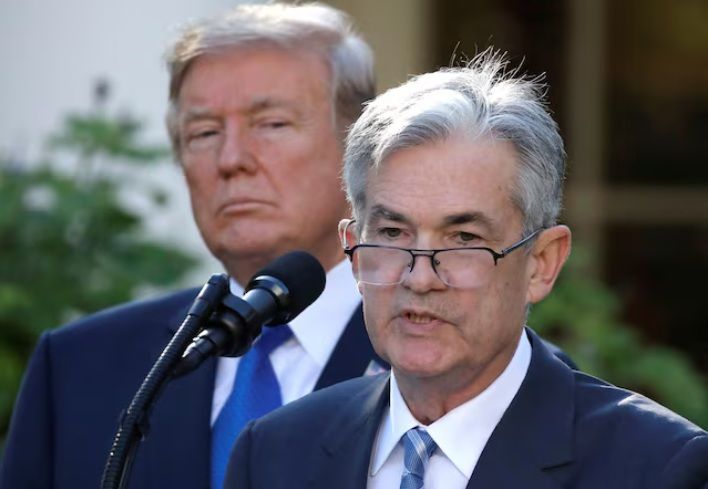Trump pide el inmediato despido de Powell
