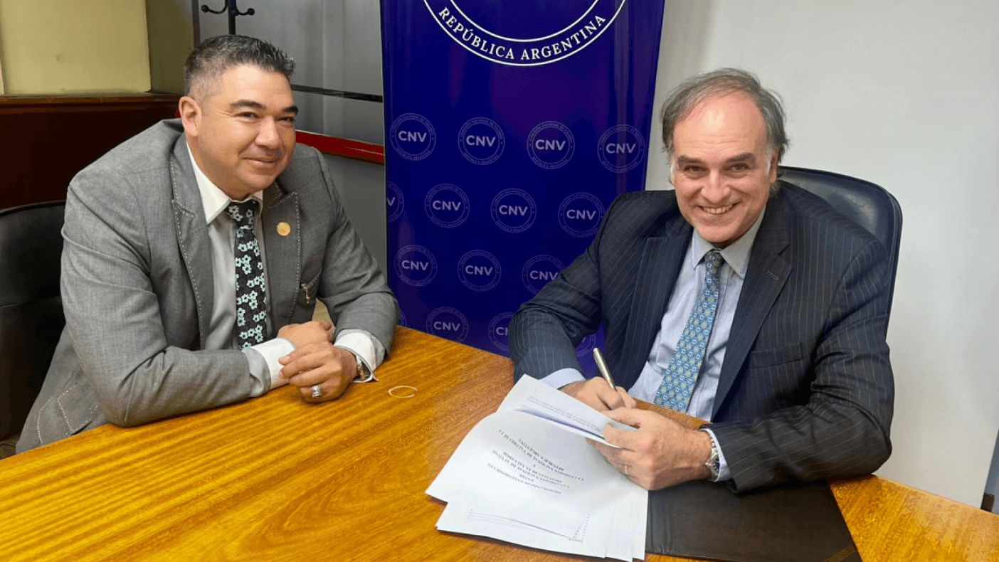 Argentina y El Salvador firman acuerdo de colaboración para regulación cripto