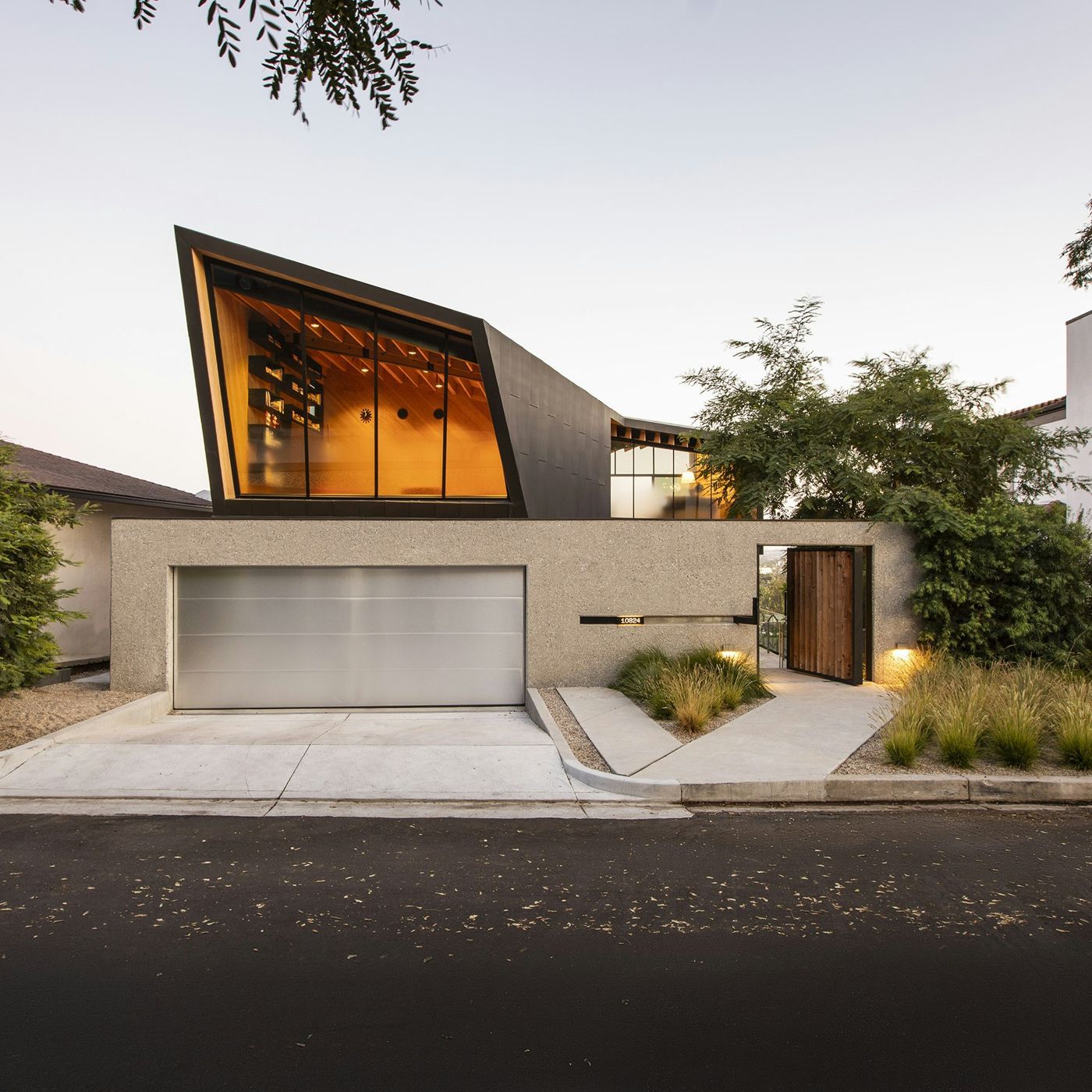 Angular Loft House — Decofy Studios