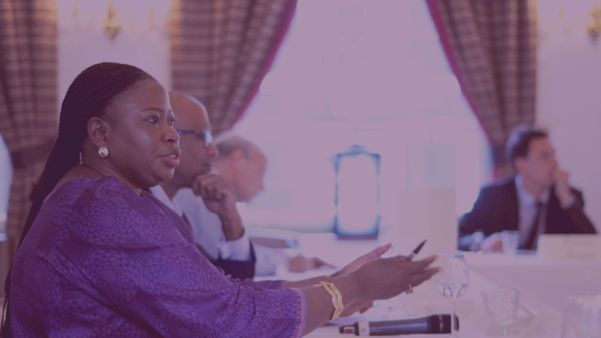 Organiser dialogue events