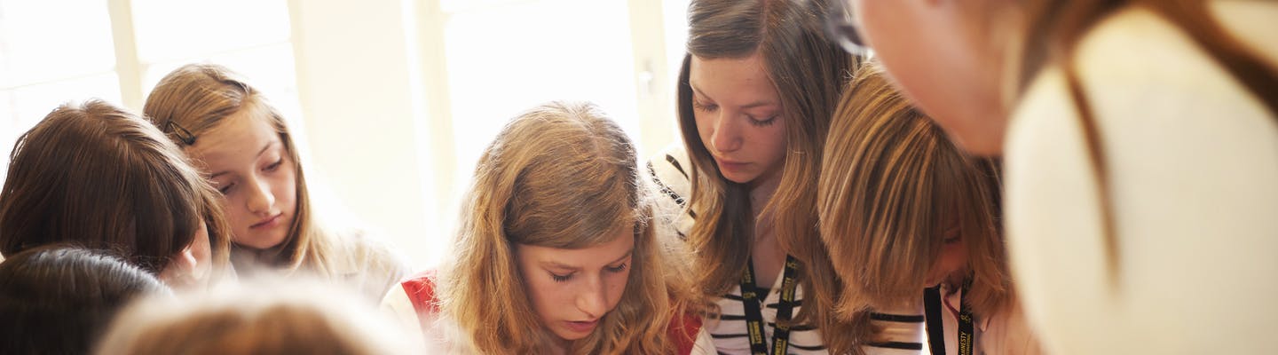 Maatschappelijke stage bij Amnesty International: leer ze 'n lesje 