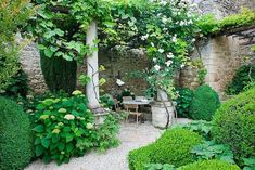 Wil jij iemand helpen door je groene vingers uit de mouwen te steken?