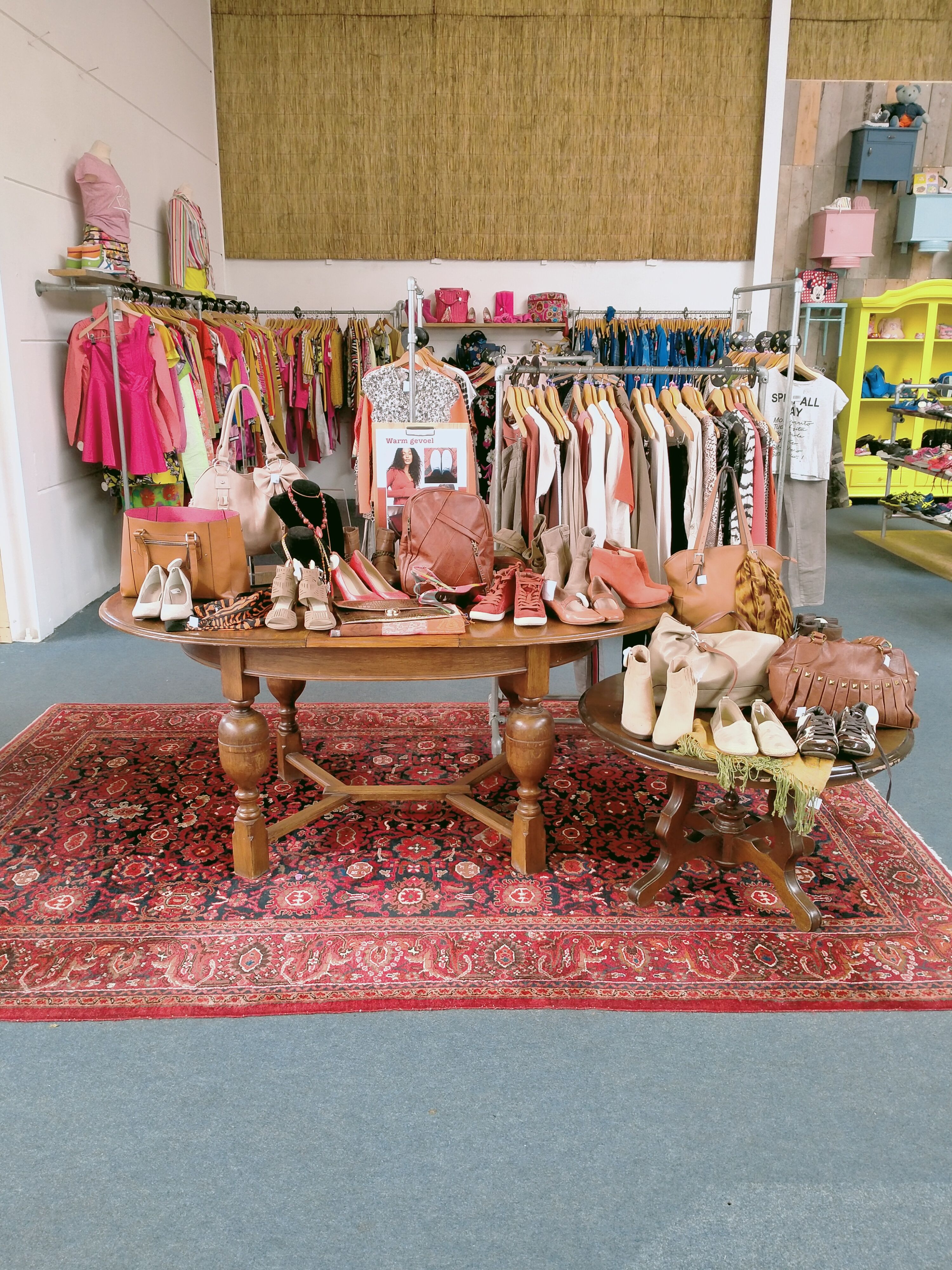 Vrijwilliger kledingafdeling