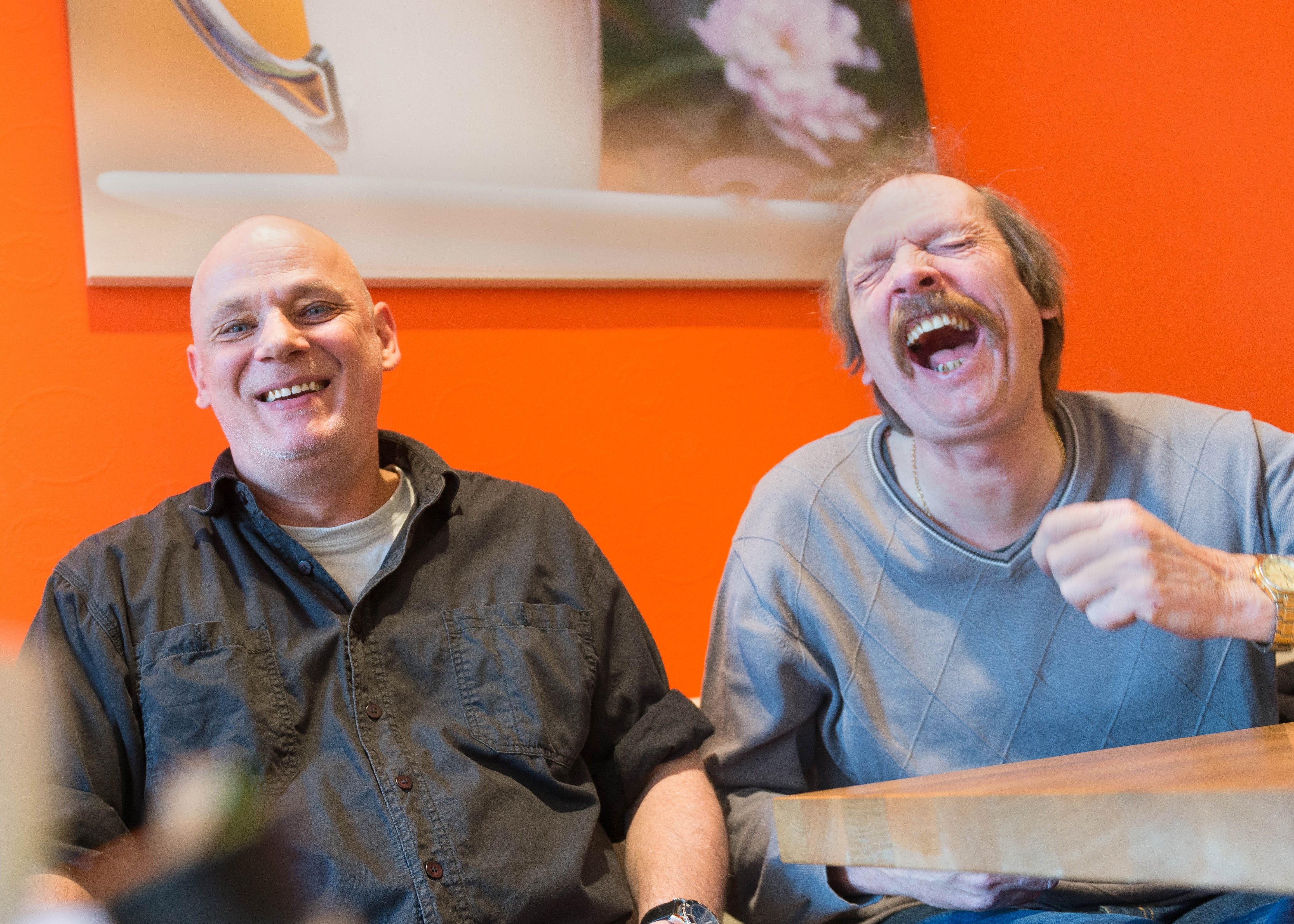 Maak jij Frans (65) wegwijs op de computer na zijn herseninfarct?