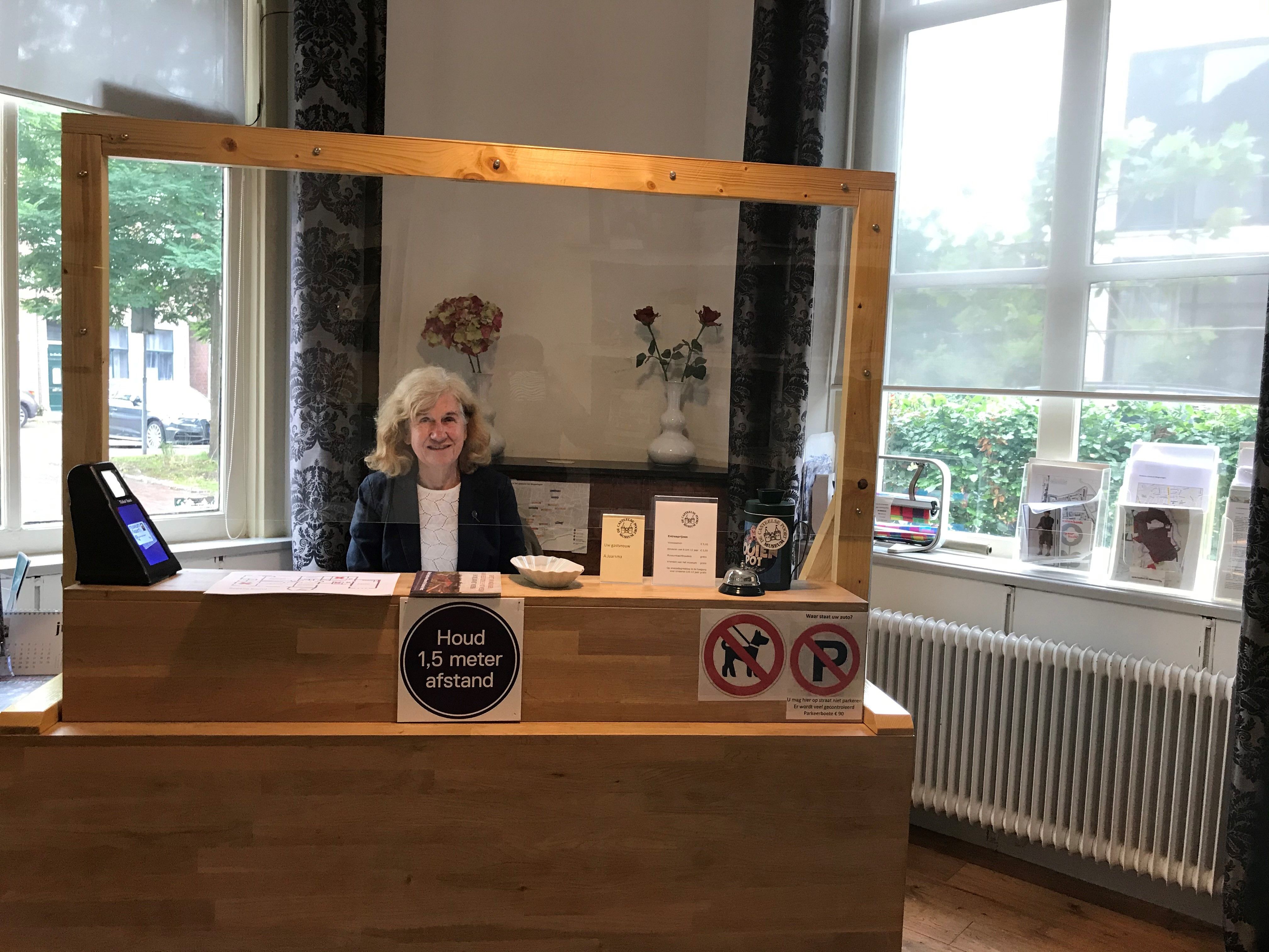  Tijdelijke baliemedewerker