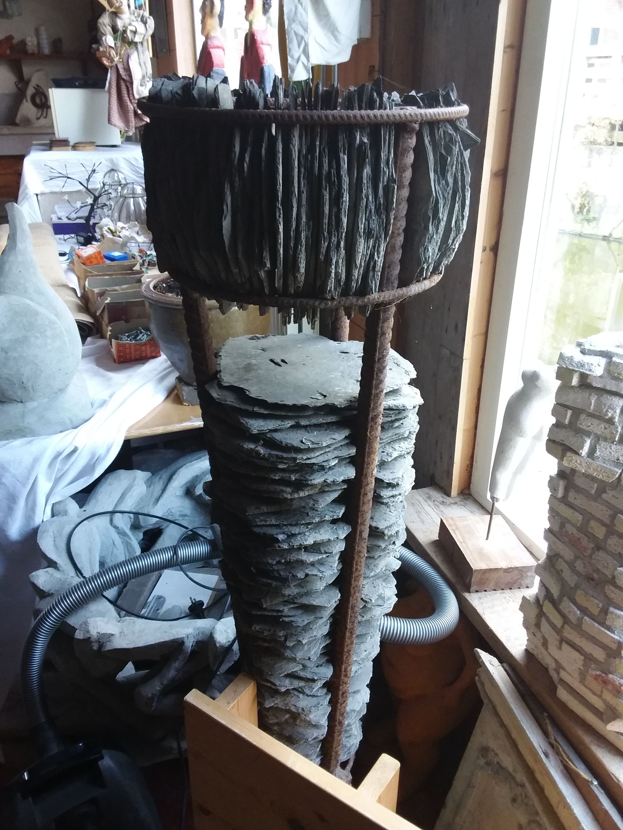 Metalen kunstwerk maken in de tuin