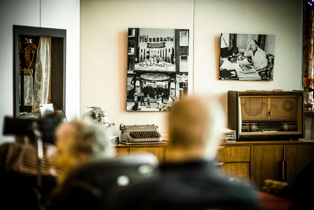 De Tijdmachine is looking for tour guides (in conversation with the elderly)