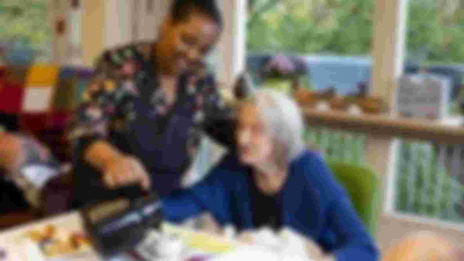 A great day for the elderly with the help of H&M!