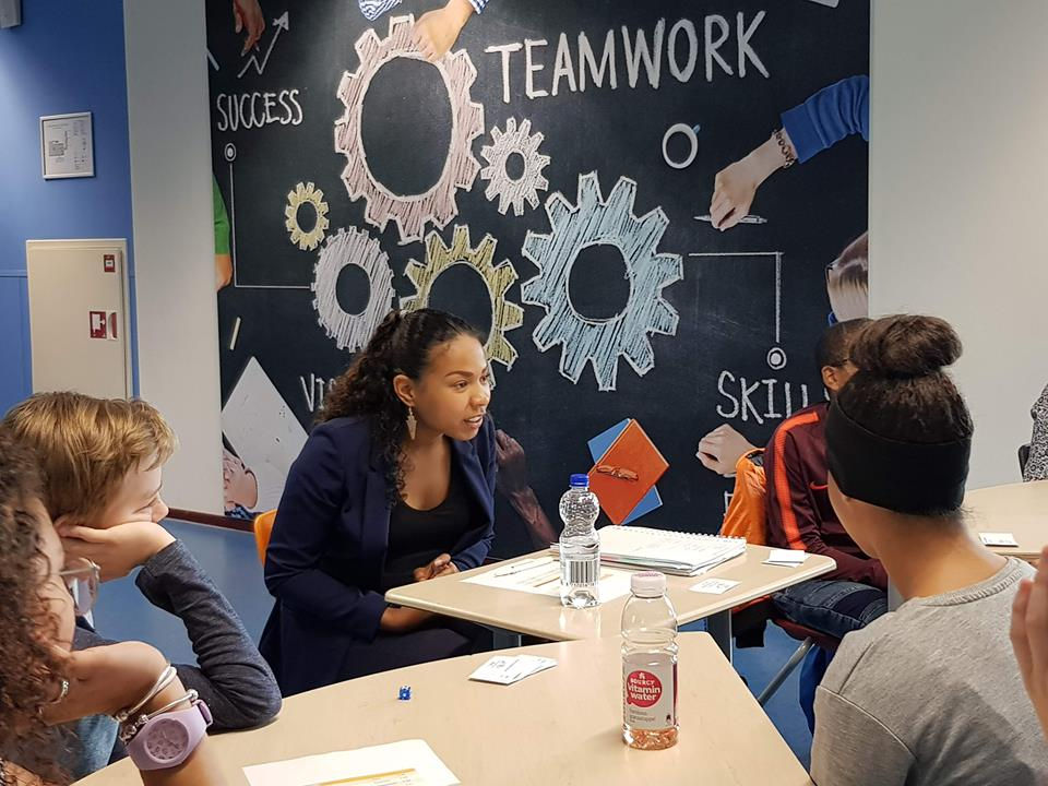 Help students get acquainted with the (business) world!