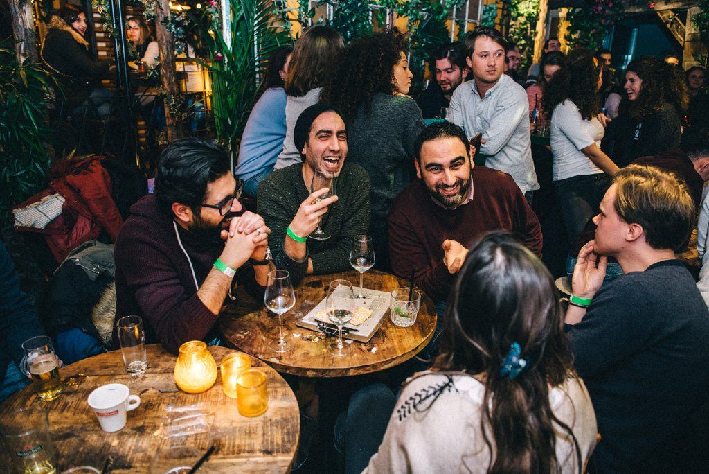 Go to fun events with refugees 📽️