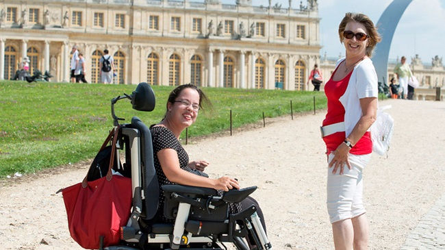 As a doctor, physiotherapist or hairdresser with De Zonnebloem