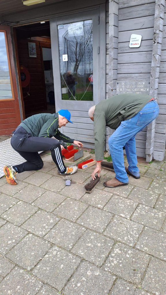 Enthousiaste vrijwilligers voor de Onderhoudsploeg van de Hilversum Hurricanes!