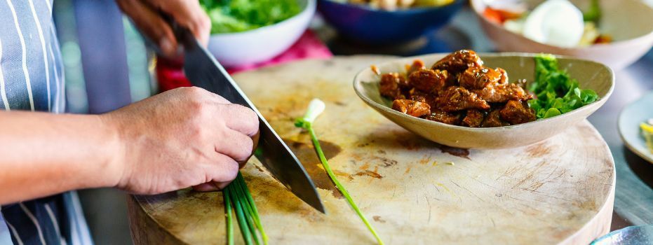 Ben jij diegene die samen kookt of wandelt met mevrouw 55+?