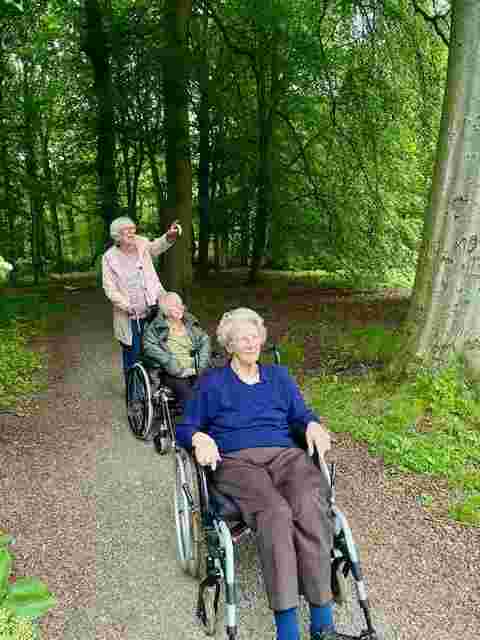 Samen een blokje om door park Clingendael