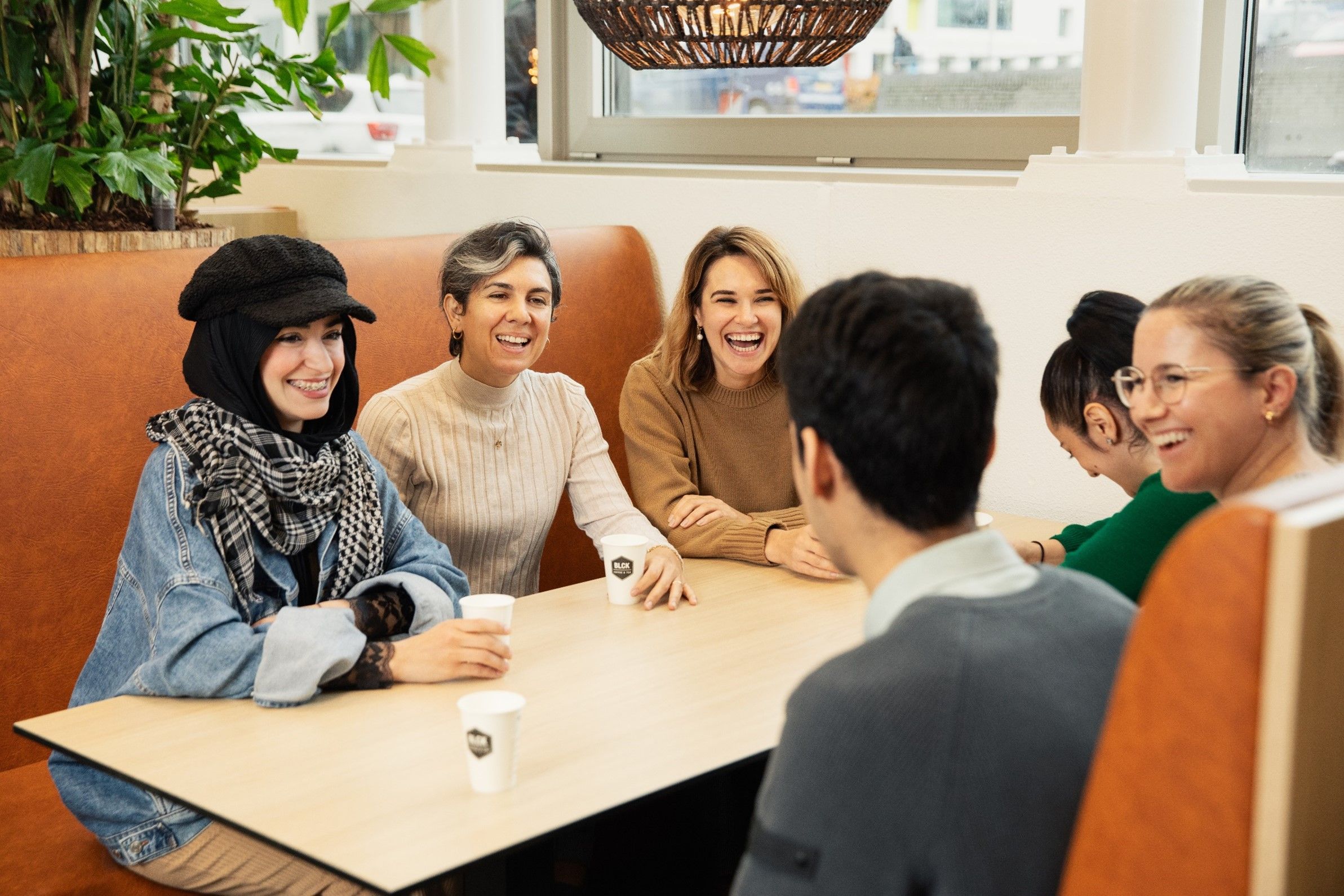 Taal verbindt: word vrijwilliger bij ons Taal+café!