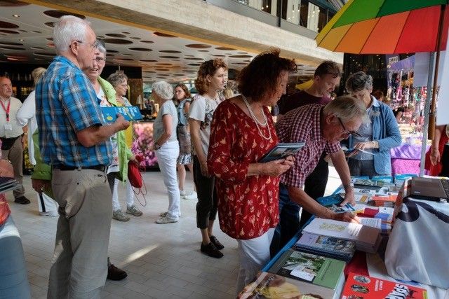 Vrijwilliger voor EPA promotiekraam
