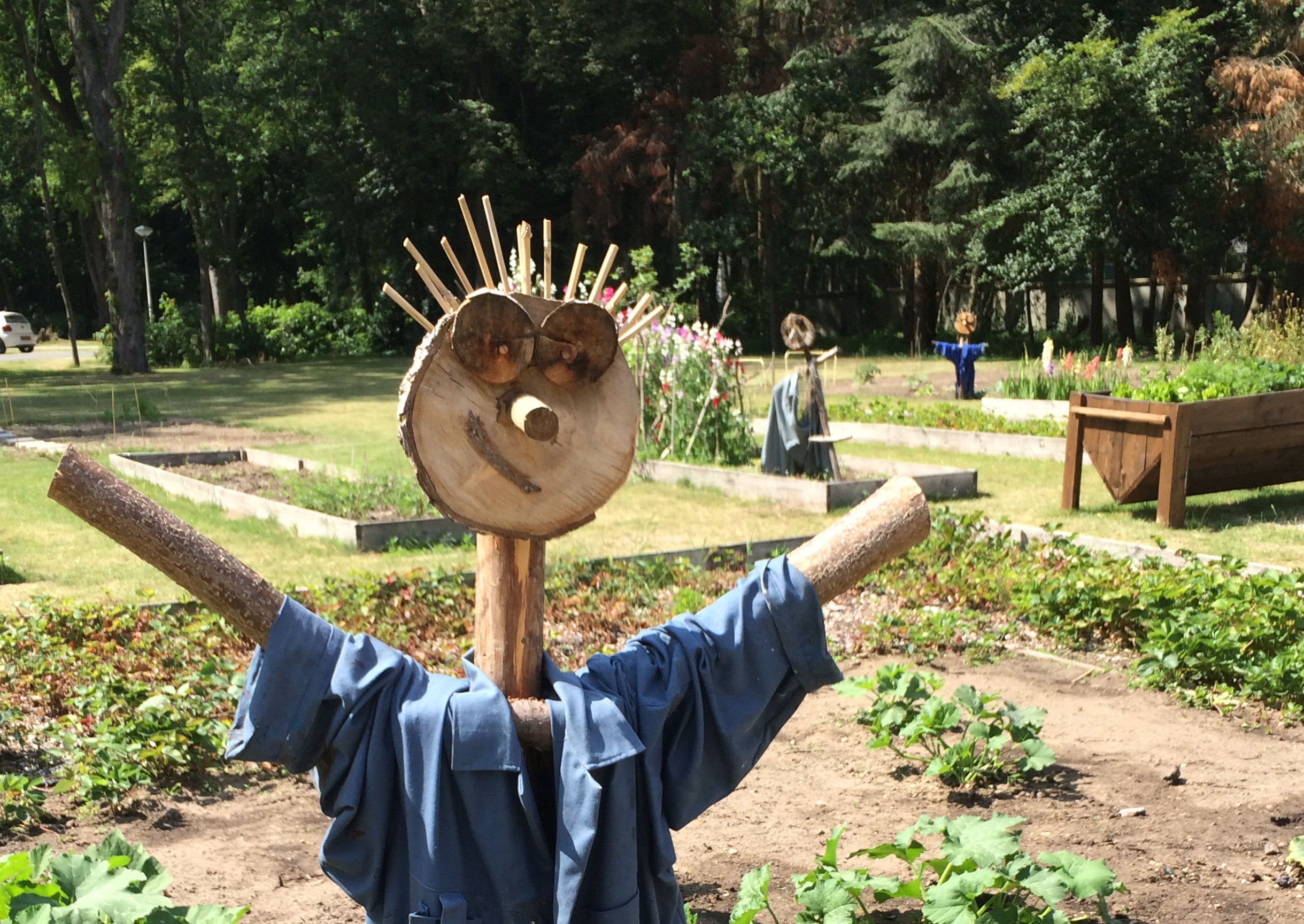 Moestuinwerk op landgoed Woudhuizen