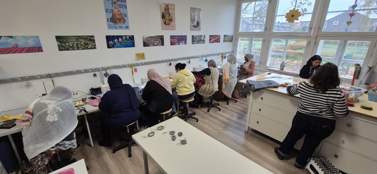 Ondersteuners in het naaiatelier