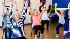 Docent/begeleider bewegen met senioren