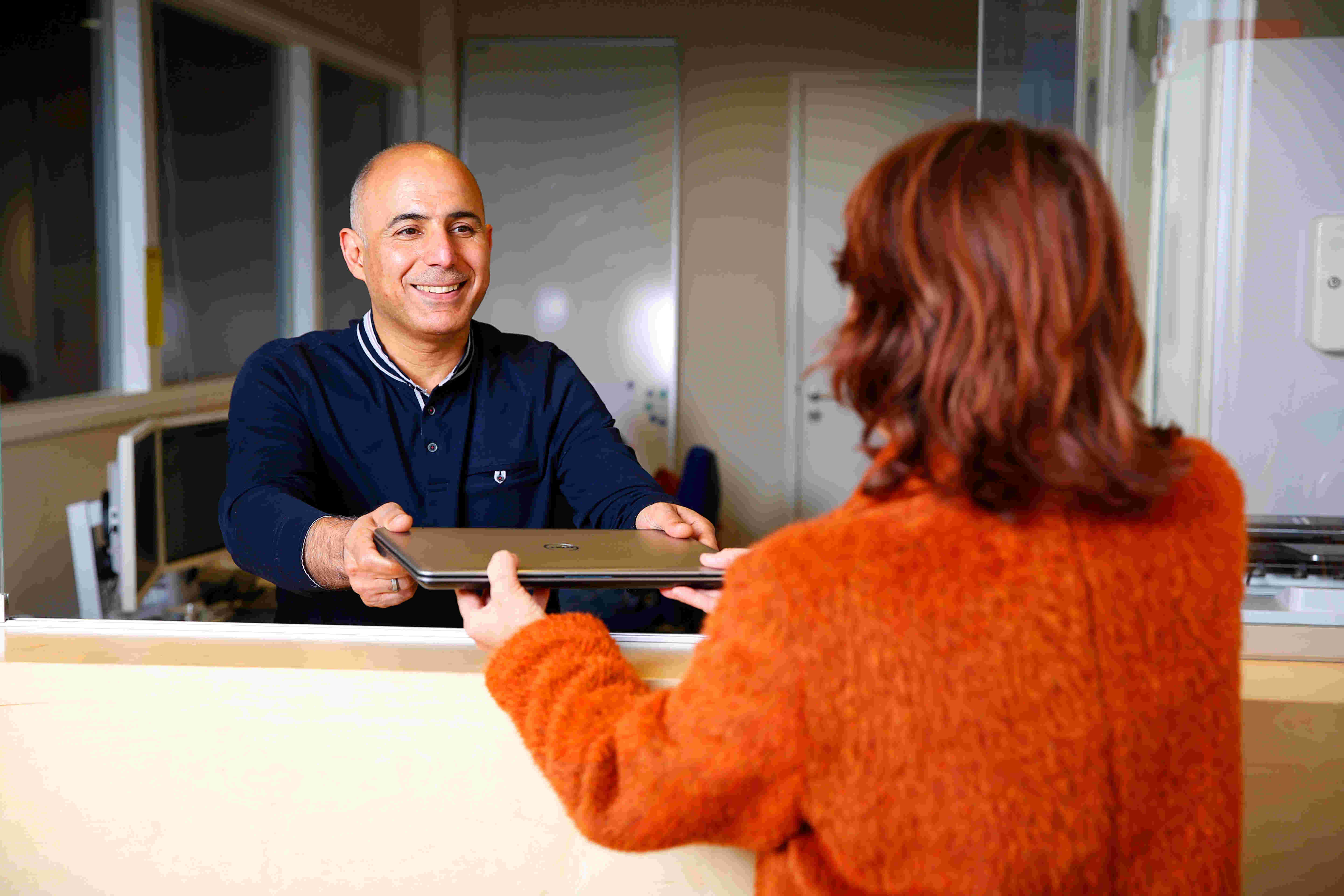 Uitgiftemedewerker Cyberbank Balie