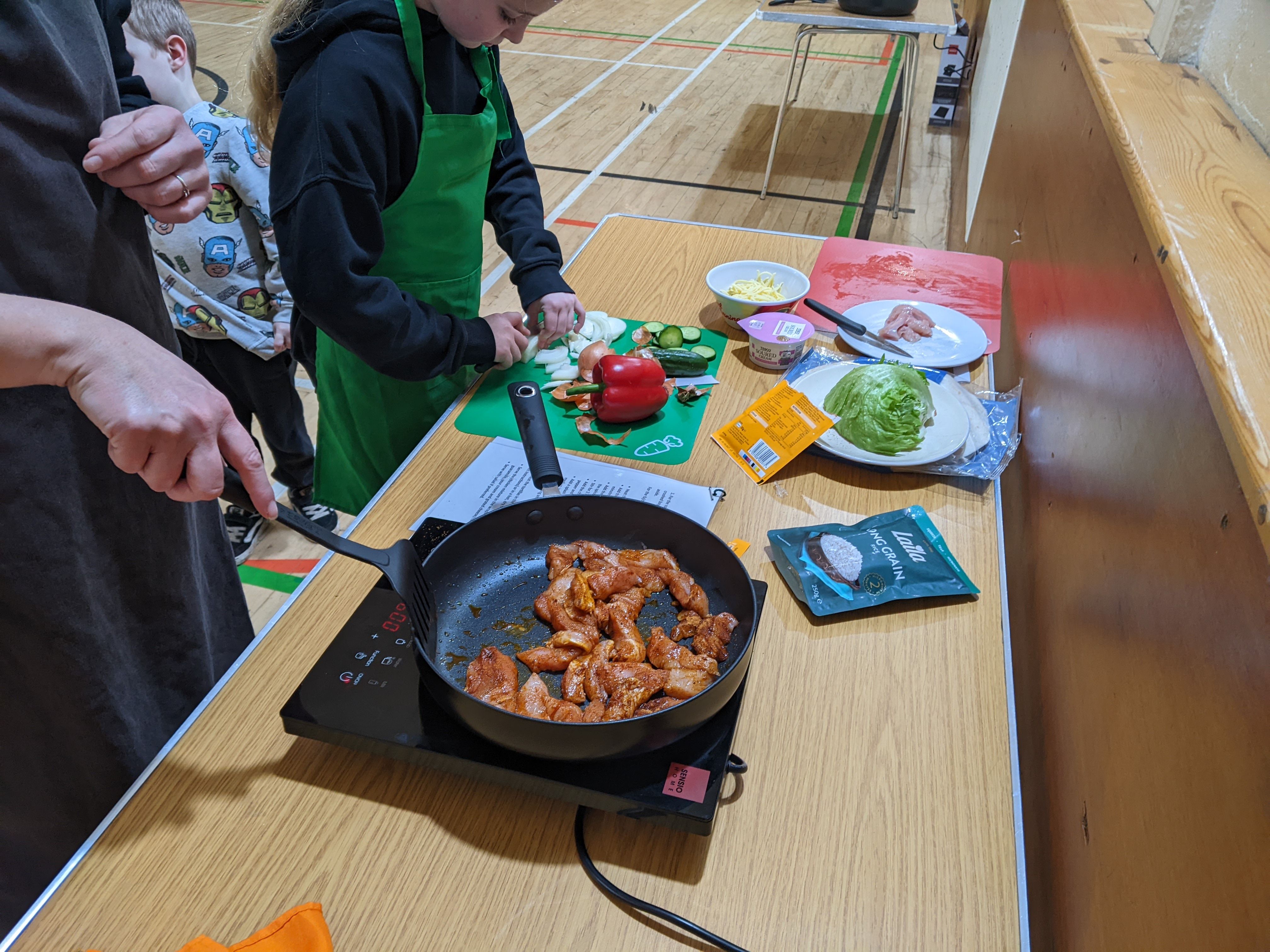 Monday After School Mix & Make Volunteer