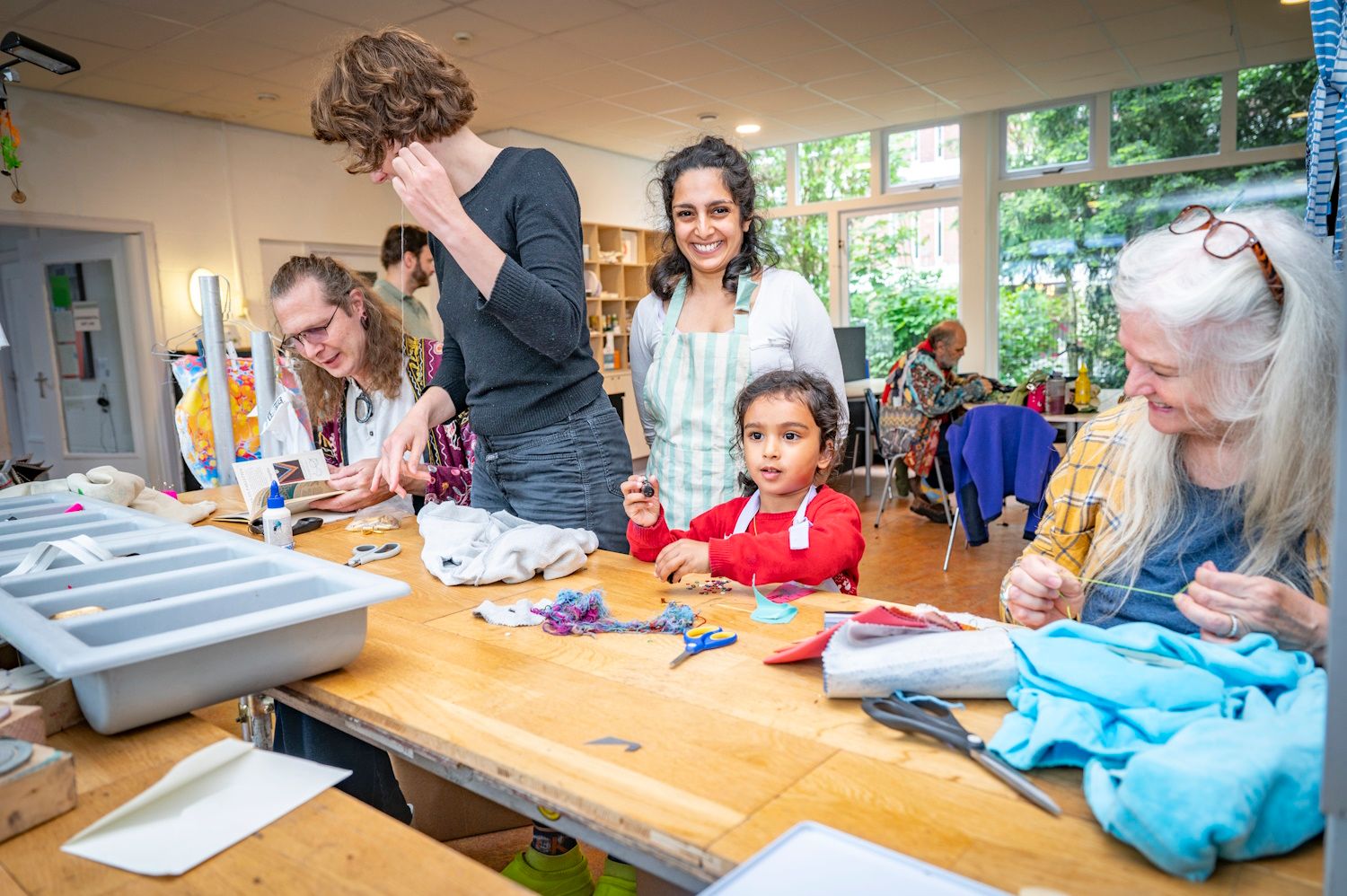 Creatieve helpende handen gezocht