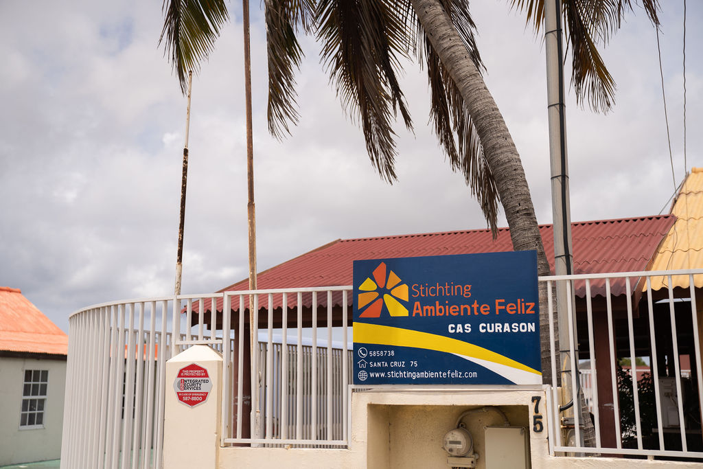 Help mee met het opruimen van het terrein rondom Ambiente Feliz!