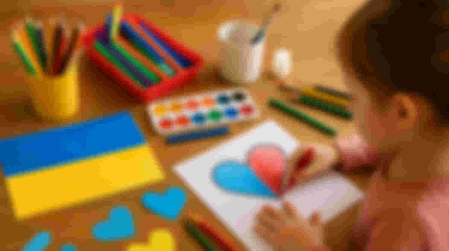 De Tesinkweide Enschede: Knutselen met Oekraïnse kinderen