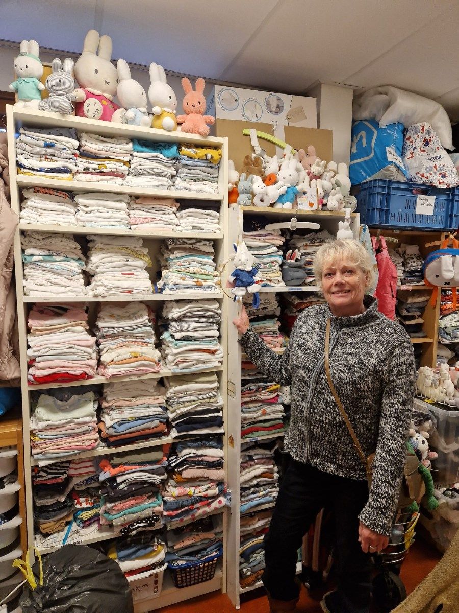 Trudy vrijwilliger baby-afdeling Weggeefwinkel