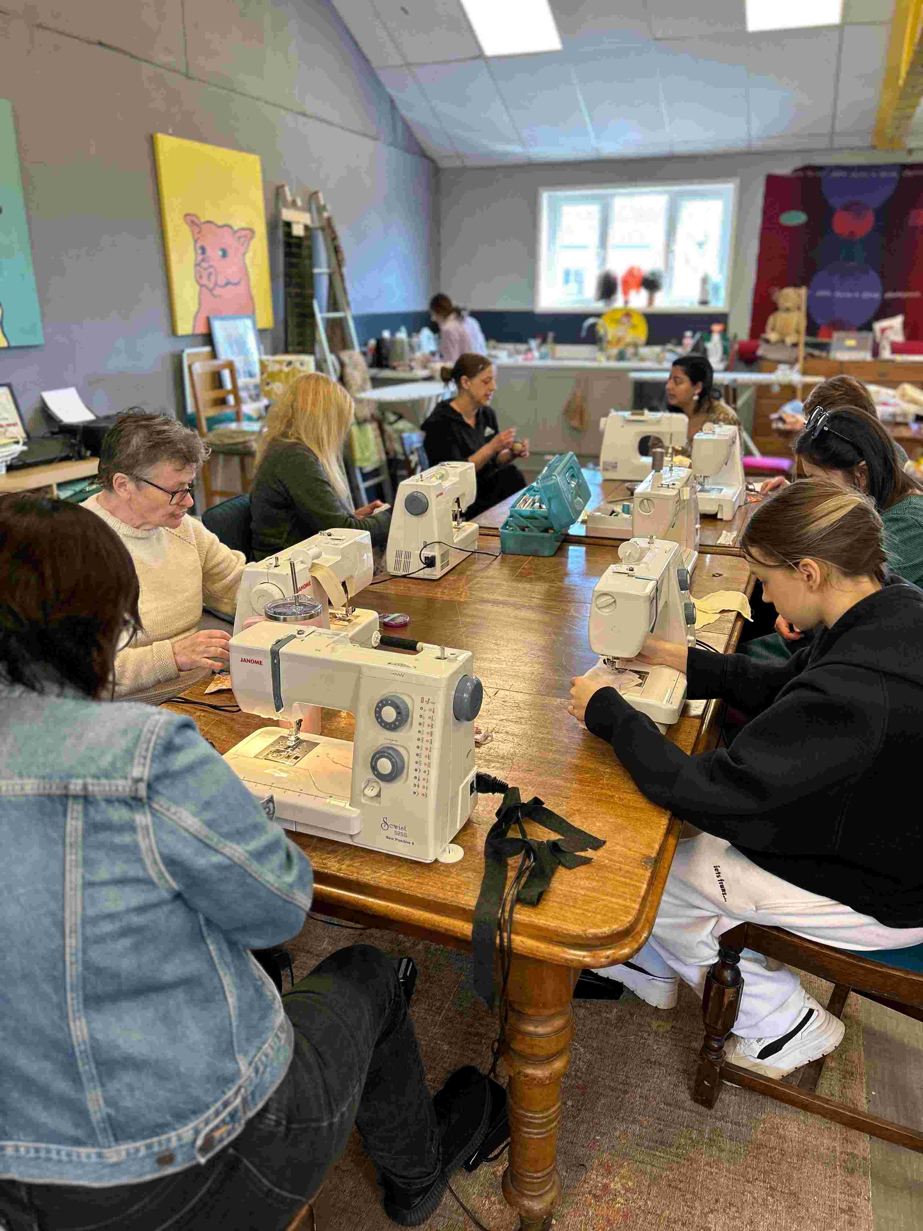 Volunteers for sewing and textile activities - support for mental health.