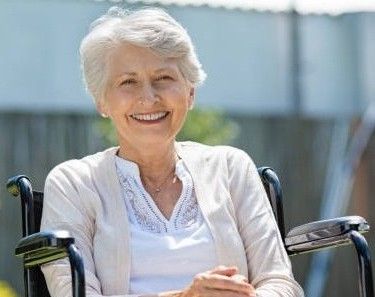 Lara (74) kan veel, maar is aan een rolstoel gebonden. Ga jij met haar op pad?