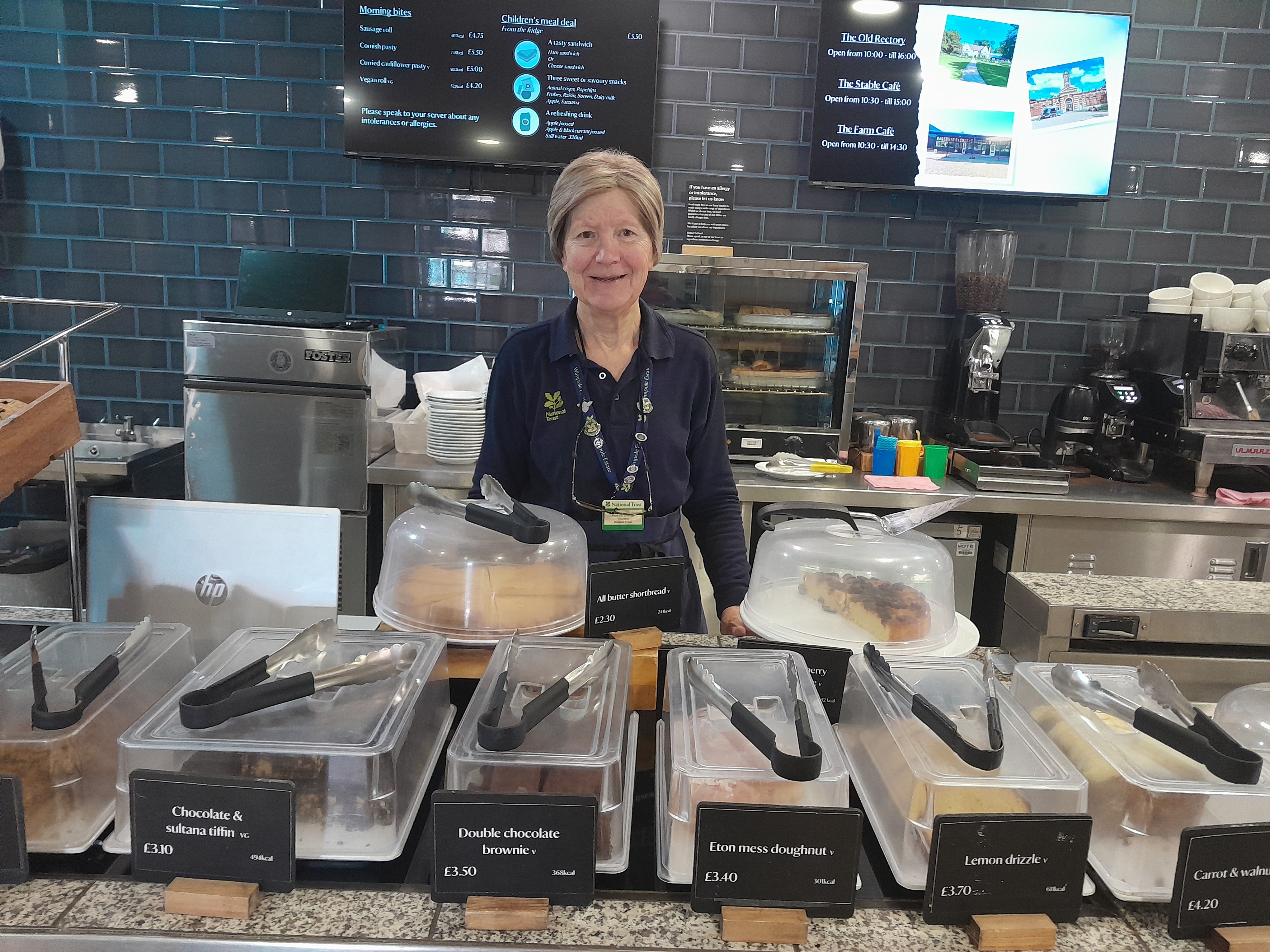 Food & Beverage Volunteer