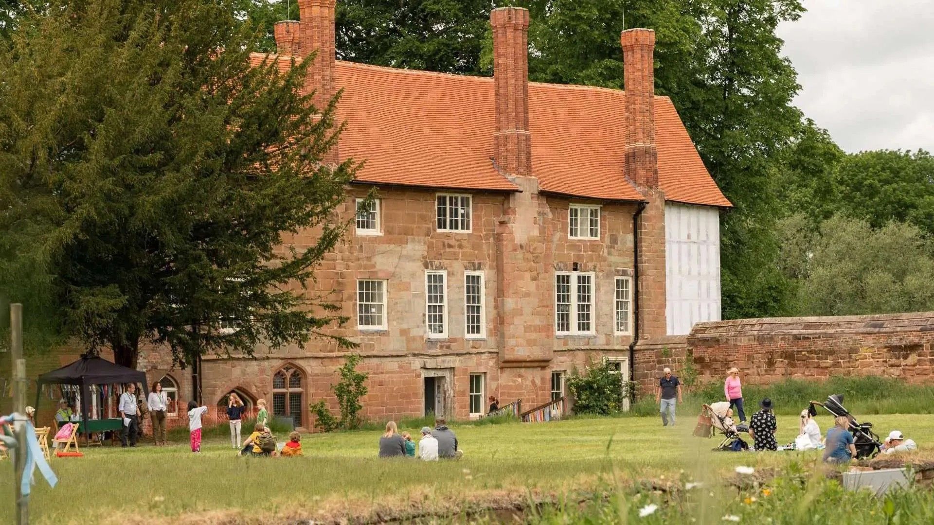 Chat Central: Visit to Charterhouse