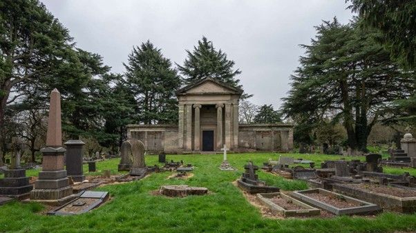 Chat Central: Tour of London Road Cemetery 
