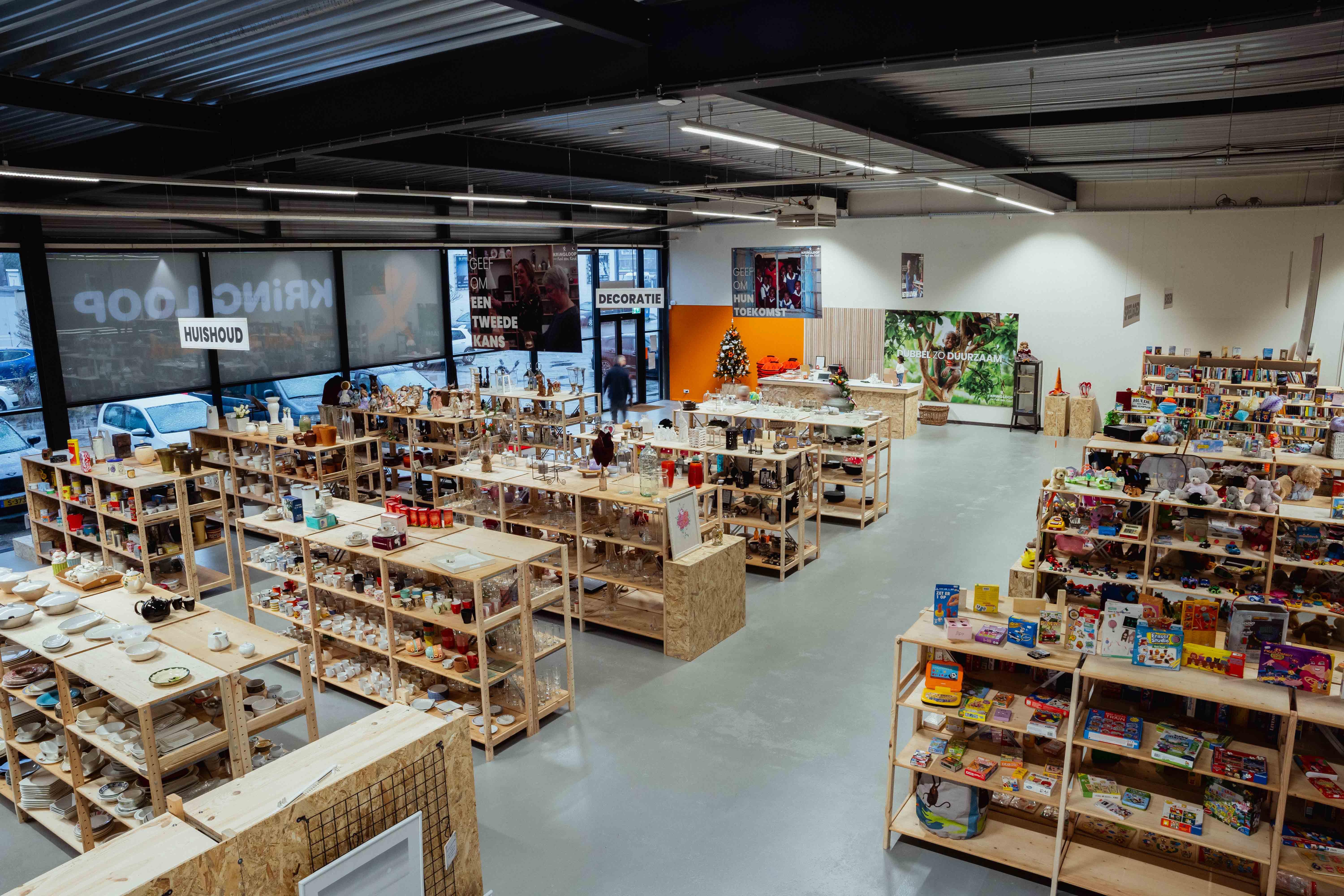 Vrijwilliger Kringloop voor Red een Kind afdeling Techniek