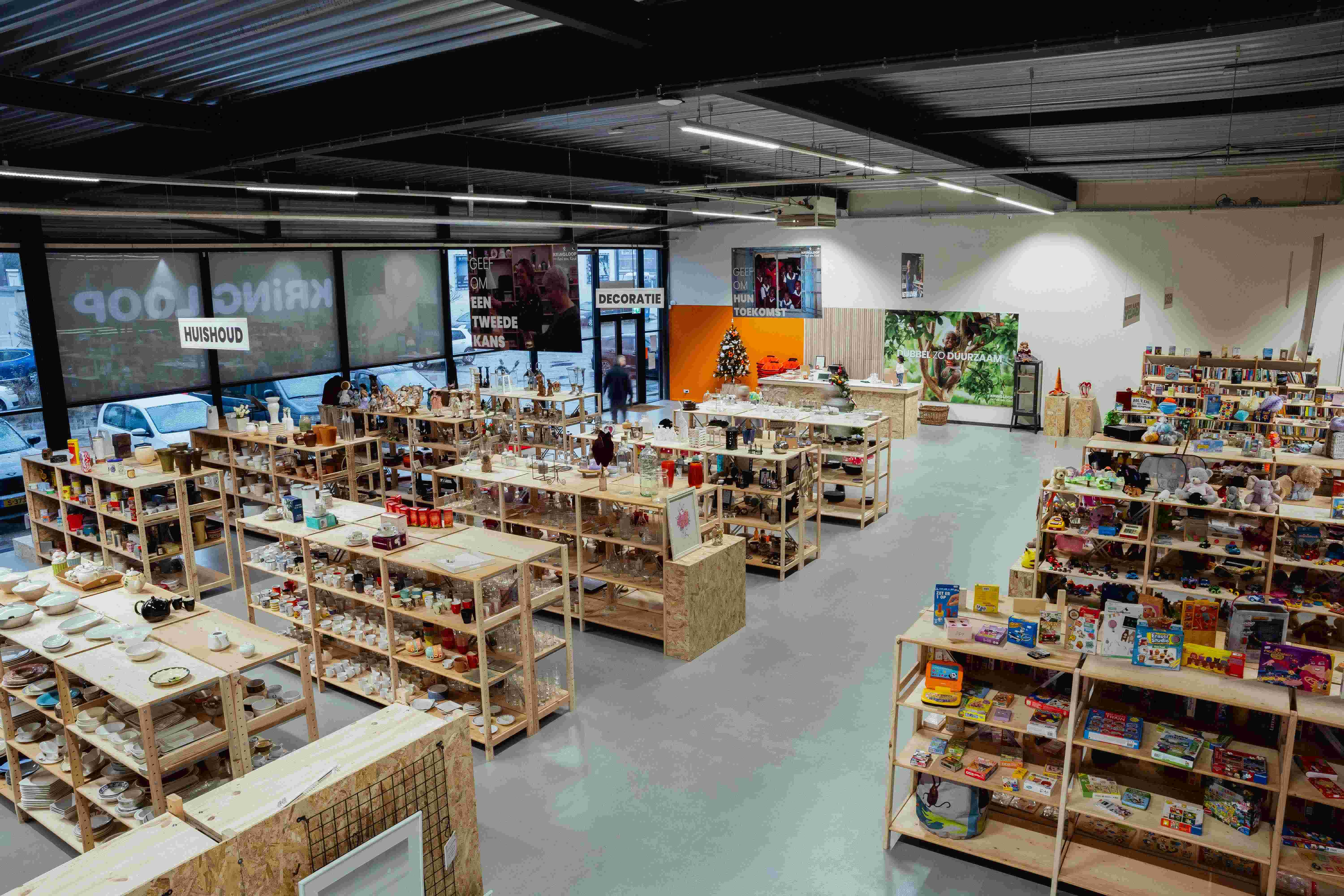 Vrijwilliger Kringloop voor Red een Kind afdeling Techniek