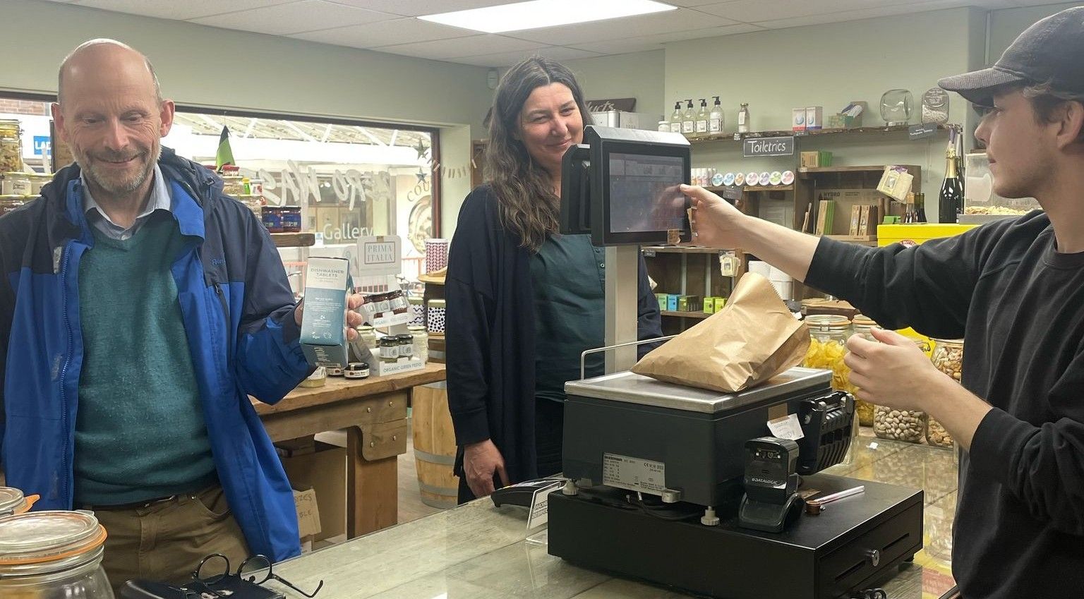 Sales Assistants, Lesser Litter