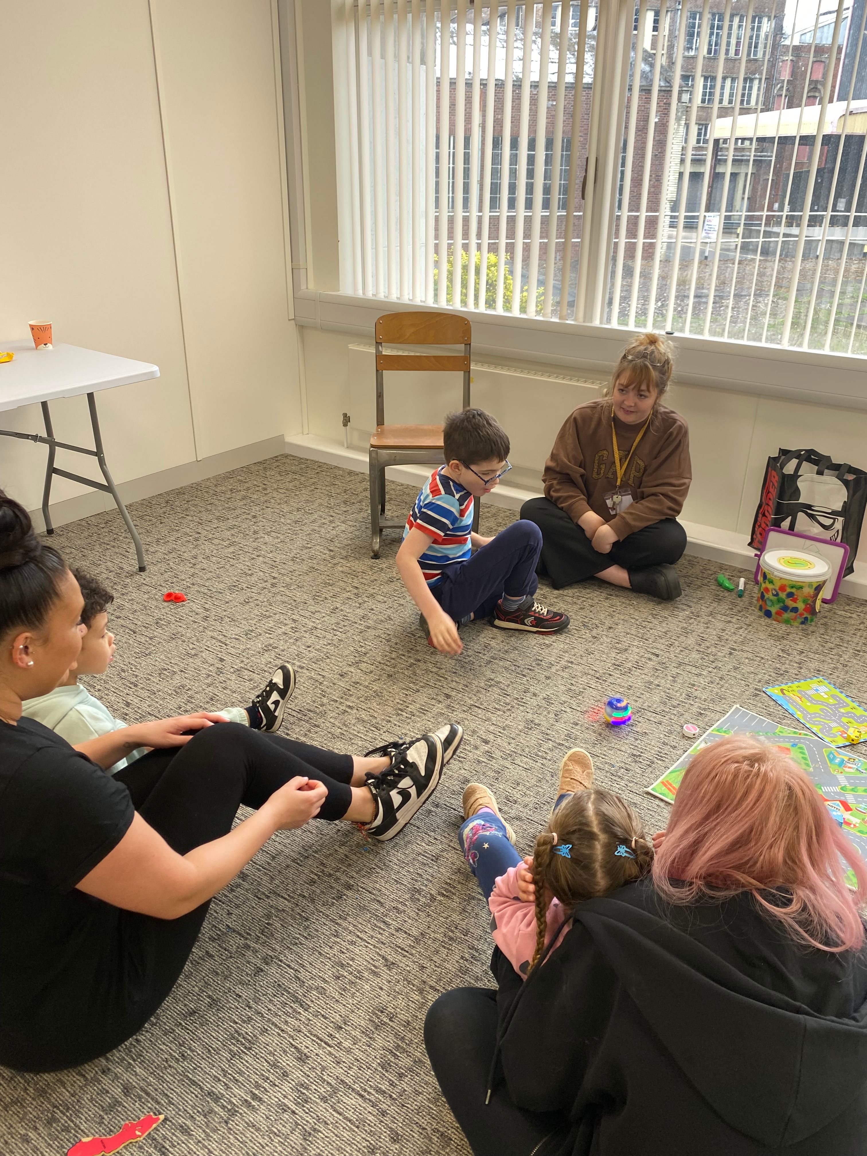 Volunteer at our stay and plays