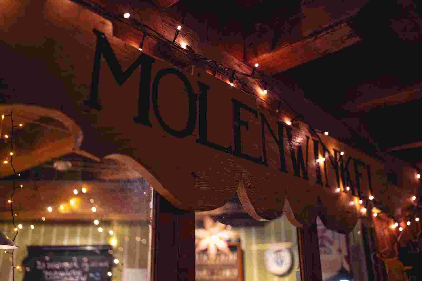 Vrijwilliger winkelmedewerker in de molen