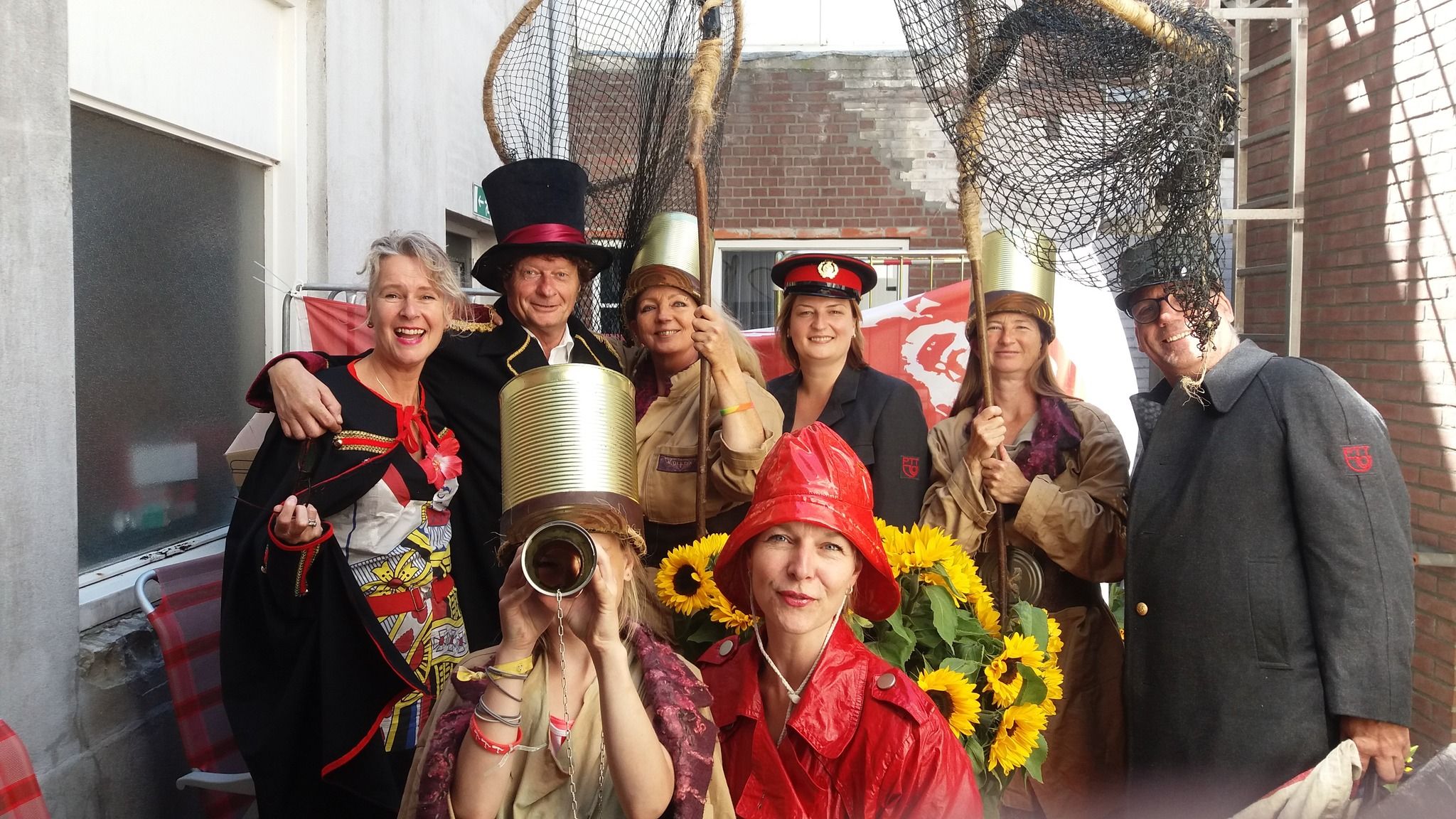 Vrijwilligers voor beeldend theatergroep Auth&Tiek