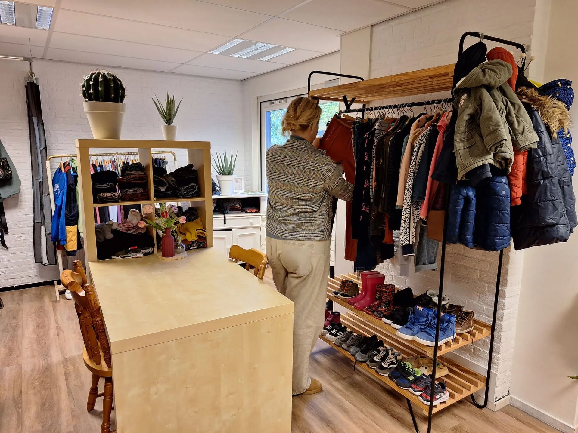 👗 Medewerker kledingwinkel Buurthuiskamer